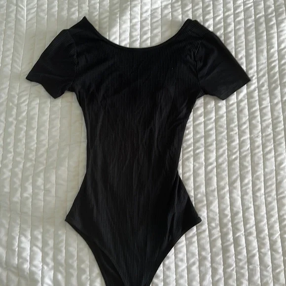 Like new!!! Hollister body suit - Picture 1 of 4